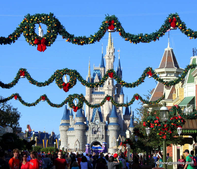 4 Things To Do At Walt Disney World To Get Into the Christmas Spirit #cheymas
