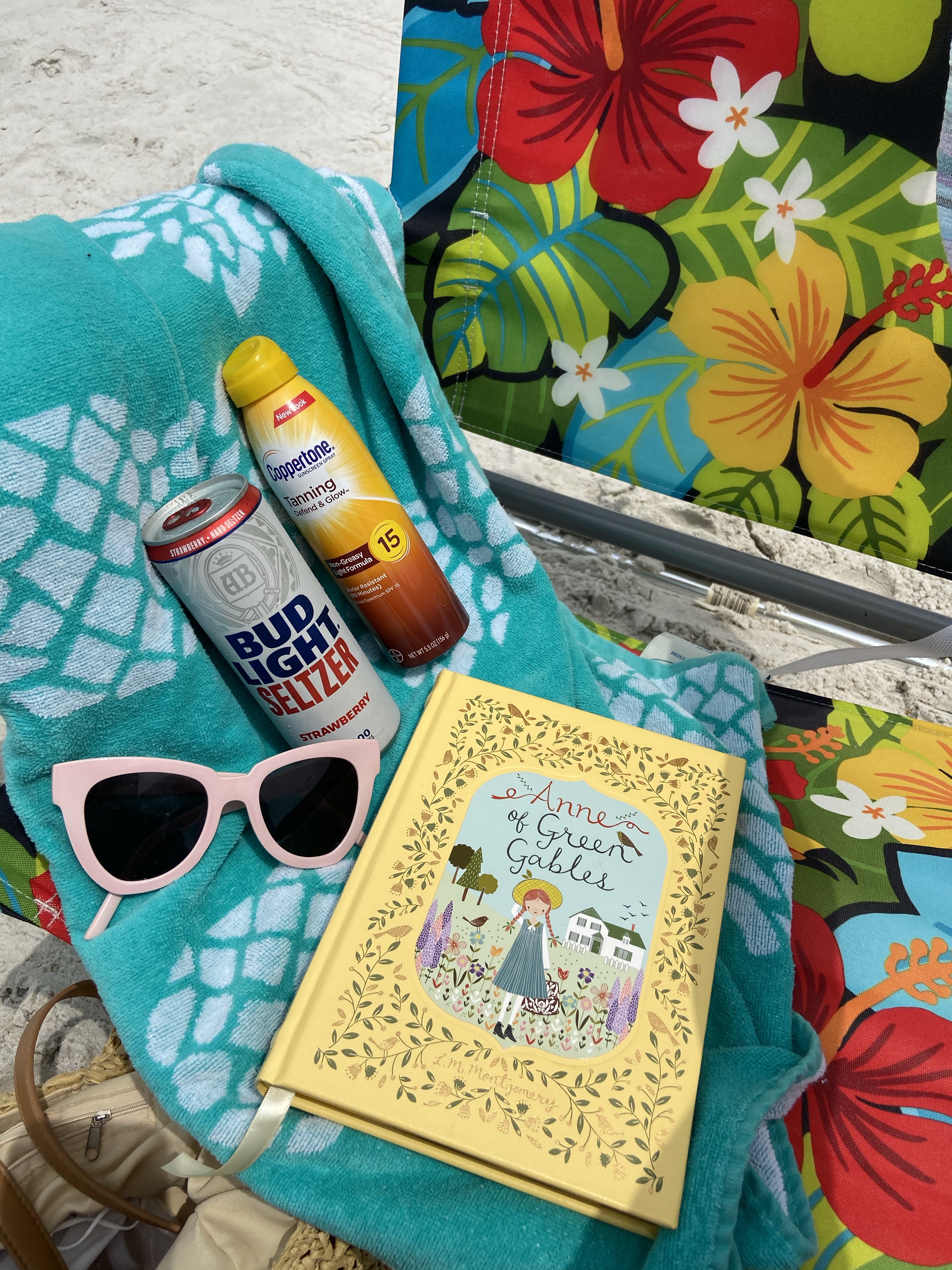 Day Beach Trip Essentials | What’s In My Beach Bag?